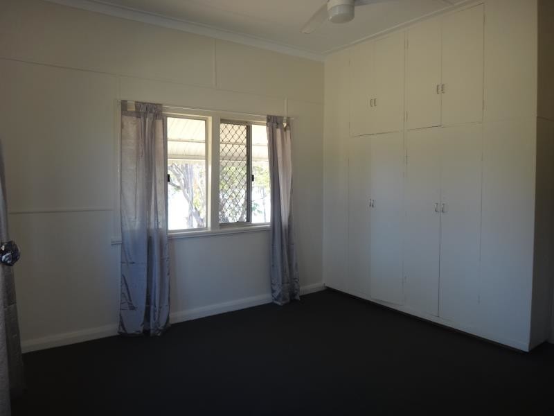 14 Birch Street, Park Avenue QLD 4701